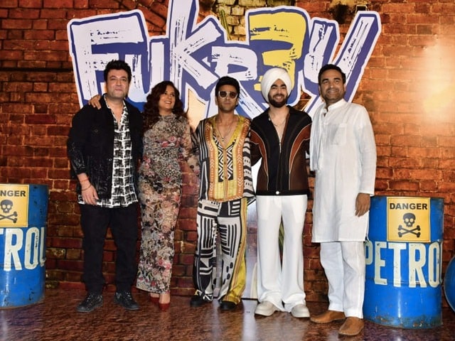 Photo : Richa, Pulkit, Varun At Fukrey 3 Trailer Launch Event