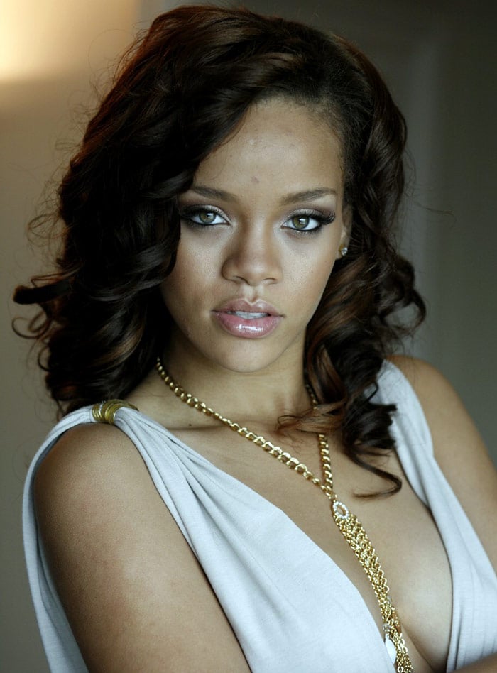 Rihanna Rated \'Hot\'