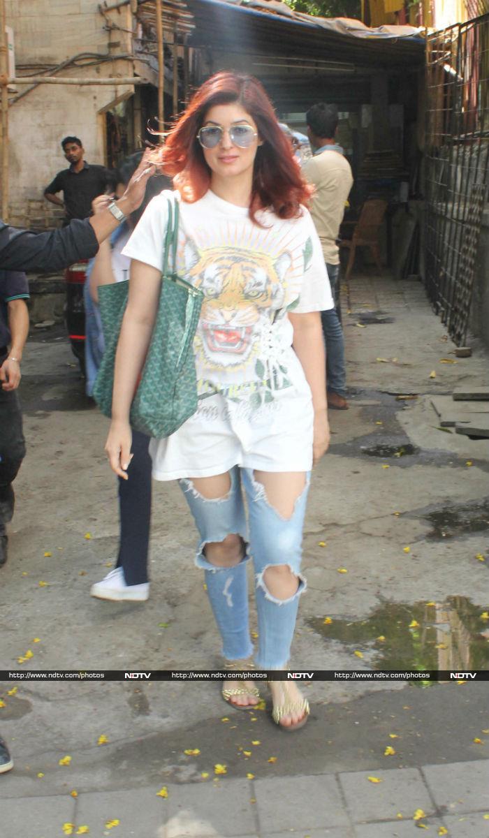 Rinke Khanna\'s Daughter Naomika Spotted With Grandmother Dimple Kapadia