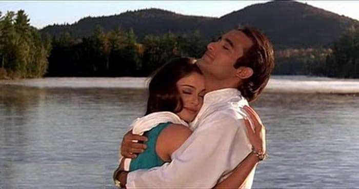 Rishi Kapoor made an ill-received venture into directing in 1998 with <i>Aa Ab Laut Chalein</i> featuring Rajesh Khanna, Aishwarya Rai and Akshaye Khanna.