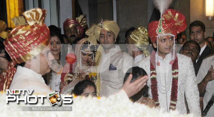 See beautiful bride Genelia\'s bidaai