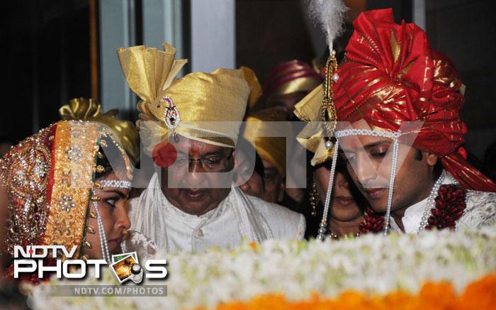 See beautiful bride Genelia\'s bidaai