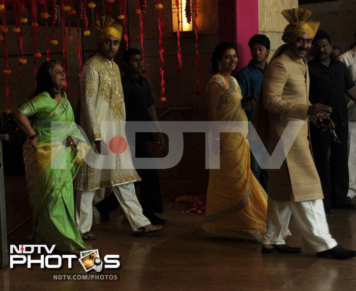 While Abhi, Kajol and Ajay were colour co-ordinated, Jaya Bachchan looked elegant in a green sari.