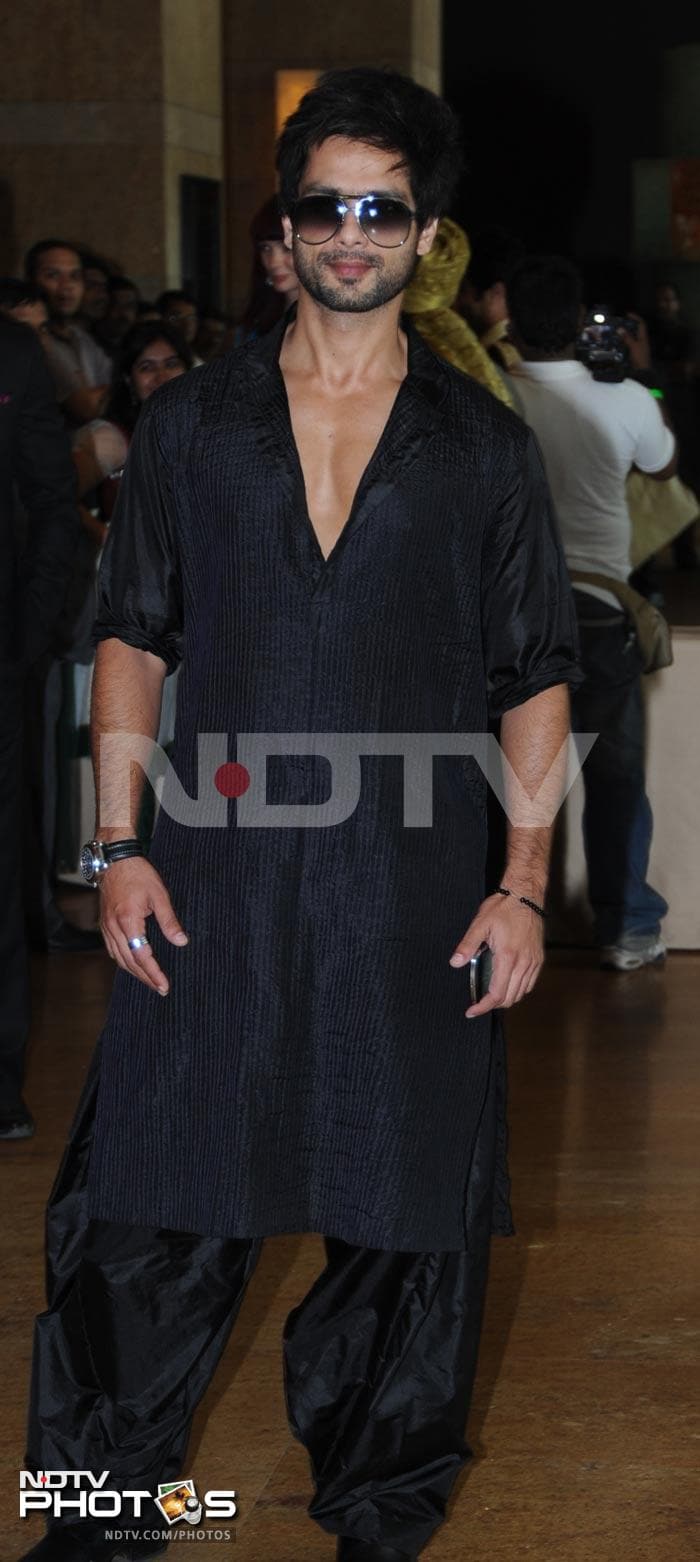 Shahid Kapoor looked hot in a black pathani suit as he attended the wedding of Riteish Deshmukh and Genelia D'souza. The actor later tweeted from the wedding: "And G is married !!!!!!!!!!!!!!!!! Unbeleivable .:)."