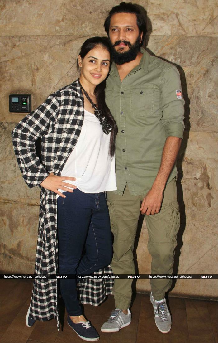 Riteish and Genelia\'s Rockin\' Banjo Eve