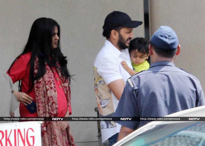 Look Who\'s Home! Riteish, Genelia Bring Riaan\'s Baby Brother Home