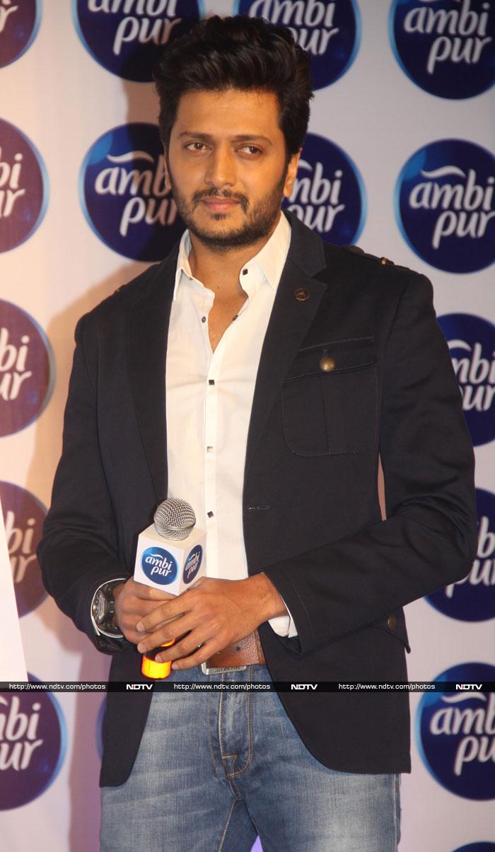 Riteish looked handsome in a white shirt worn with a black blazer and a pair of denims.