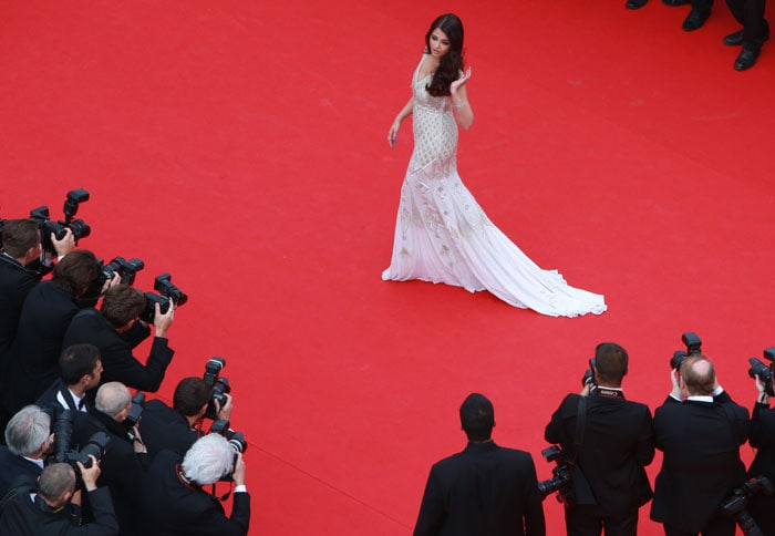 Cannes 2014: Aishwarya\'s Fashion Encore, This Time in Silver-White