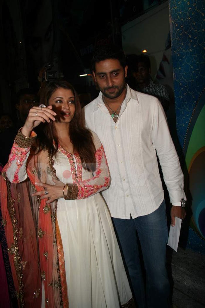 Aishwarya and Abhishek are all smiles as they walk in