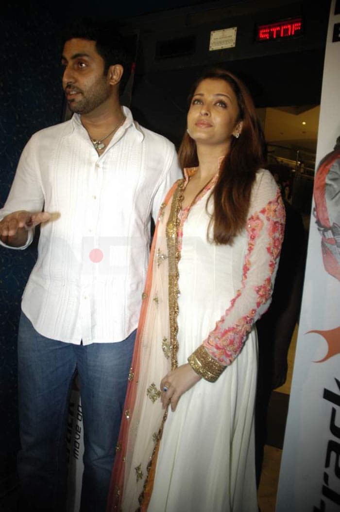 Bachchan bahu and Rajni's leading lady, Aishwarya, was at the screening with husband Abhishek