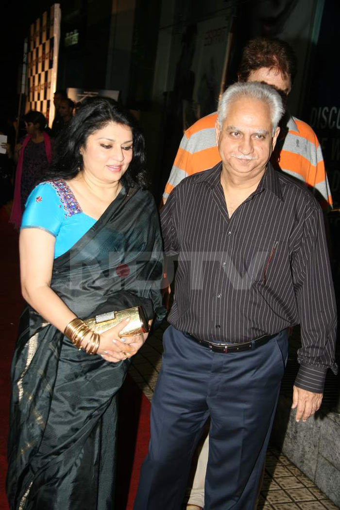 Kiran Juneja and Ramesh Sippy walked in hand-in-hand.