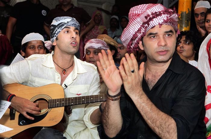 Rockstar Ranbir performs at Nizamuddin Dargah