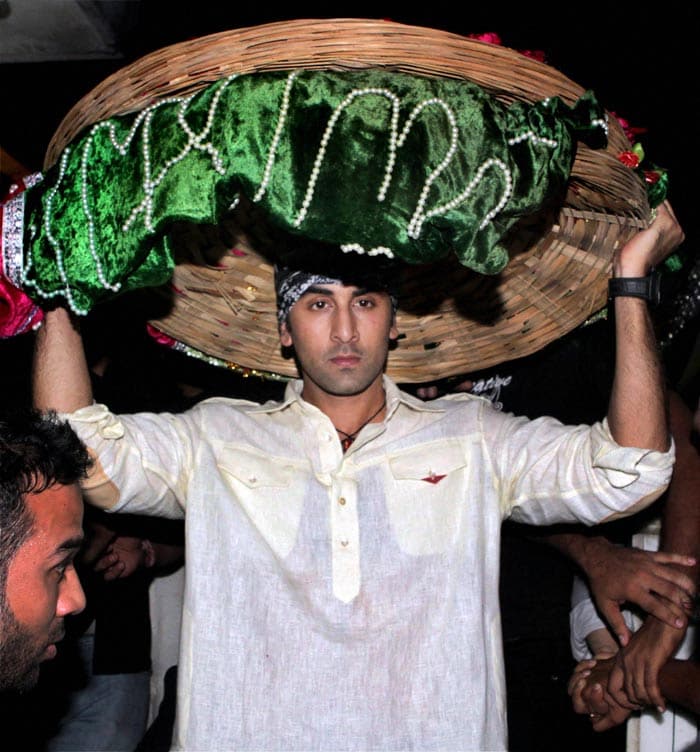 </i>Rockstar</i> Ranbir performs at Nizamuddin Dargah