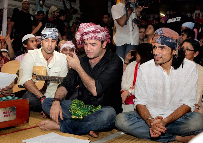 Rockstar Ranbir performs at Nizamuddin Dargah