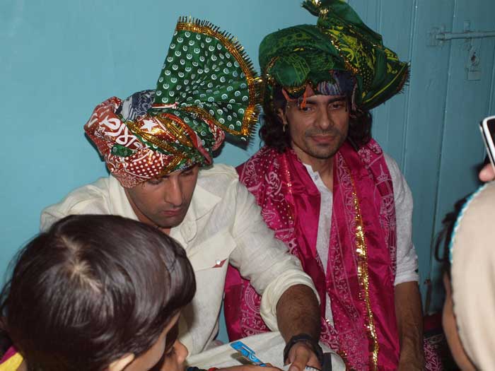 </i>Rockstar</i> Ranbir performs at Nizamuddin Dargah