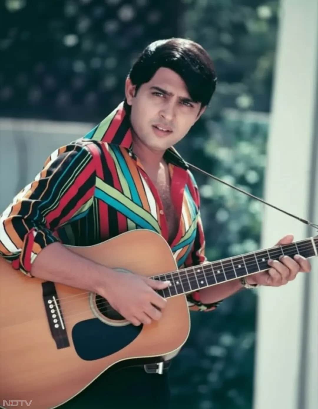 राकेश रोशन ने Mid Day से कहा- ऋतिक रोशन ने अपनी डायरेक्टोरियल डेब्यू के लिए टॉप वीएफएक्स और वर्ल्ड क्लास एक्शन के लिए 500 करोड़ का बजट मांगा. वहीं YRF (यशराज फिल्म्स) 350 करोड़ रुपये तक का बजट चाहती थी. यह बिल्कुल बकवास है. बड़ी संख्या में दर्शकों को पसंद आने वाली अच्छी फिल्म बनाने में समय लगता है. मैंने भी अपनी हर 'कृष' फिल्म के लिए समय लिया है.'