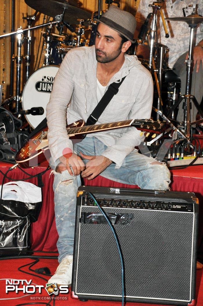 Rockstar Ranbir shows off his guitaring skills
