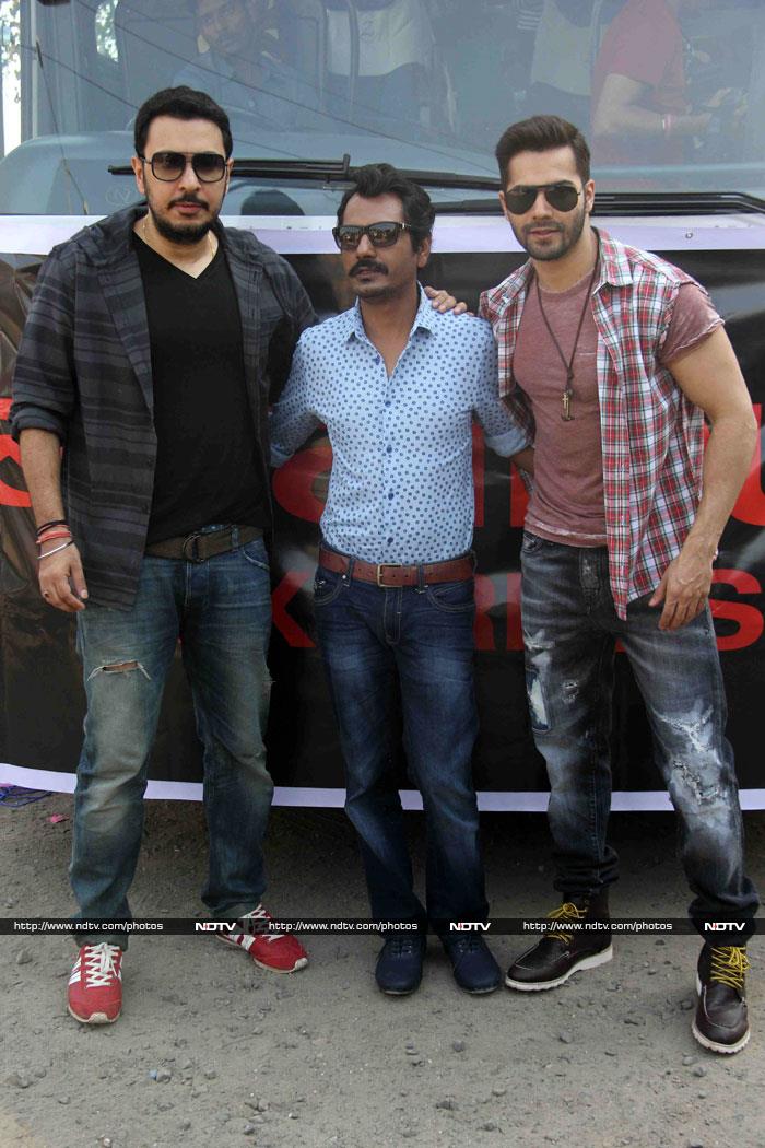 Another gang of boys, Varun Dhawan, Nawazuddin Siddiqui and producer Dinesh Vijan, promoted their upcoming film <i>Badlapur</i> on a road trip from Mumbai to Pune.