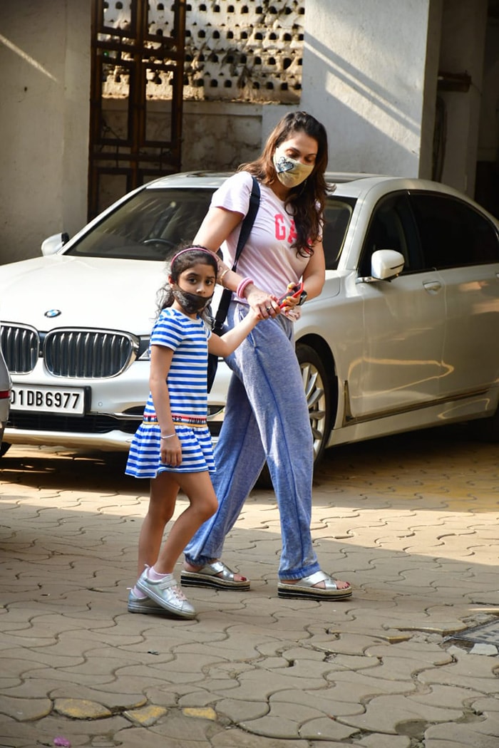 Isha Koppikar was also spotted with her daughter in Bandra.