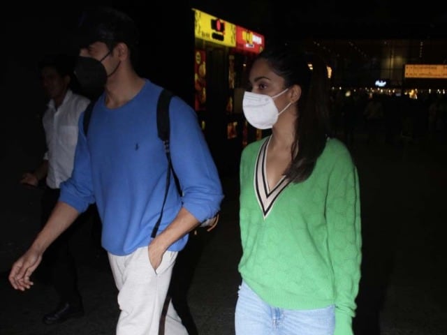 Photo : Rumoured Couple Sidharth Malhotra And Kiara Advani Spotted Together At Airport