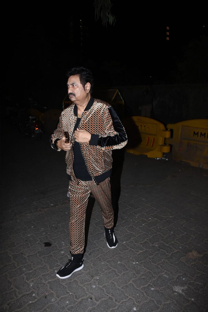 Rupali Ganguly And Other Stars Visited Bappi Lahiri"s Family