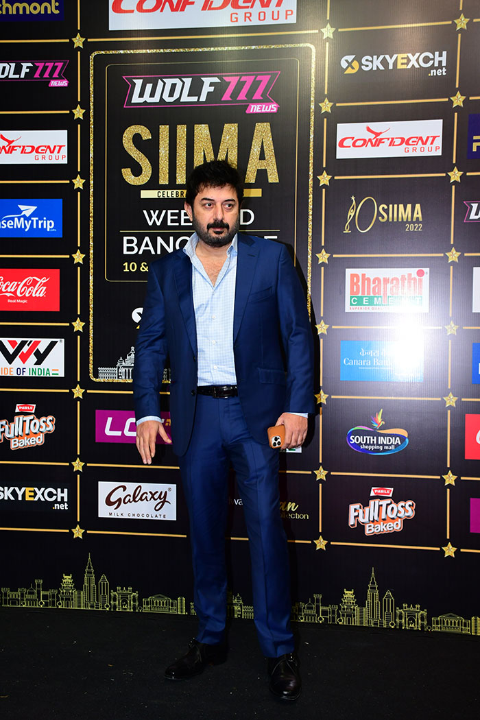 We also got a glimpse of veteran actor Arvind Swamy at the SIIMA Awards.