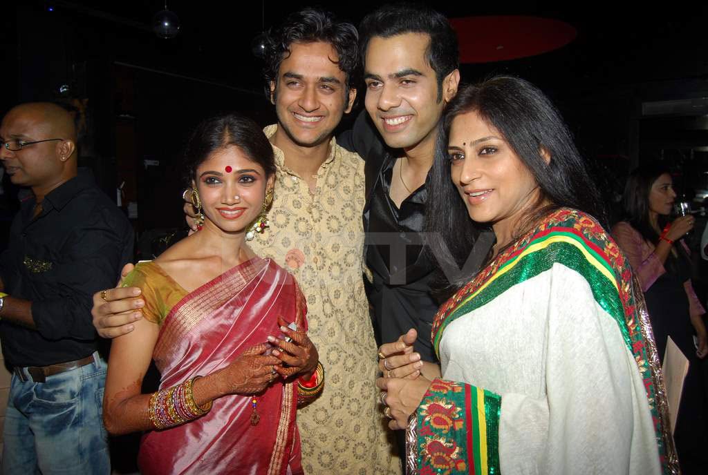 Perfect family pose: Sachal with his on screen mother Rupa Ganguly and bhabhi Ratan Rajput.