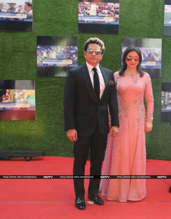 Anushka And Virat Headline Premiere Of Sachin\'s Film