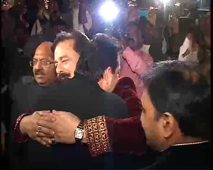 Subrata Roy gives a warm hug to actor Sanjay Dutt.