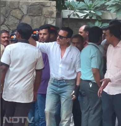 Saif Ali Khan waves to fans and paparazzi gathered outside his Bandra residence. (Courtesy: Varinder Chawla)