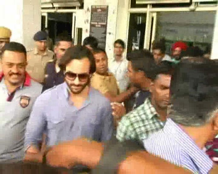 Actor Saif Ali Khan was spotted at the Jodhpur airport. Saif is in Jodhpur to hear fresh charges in the 1998 poaching case in a Jodhpur court. Also charged are actors Salman Khan, Tabu, Sonali Bendre and Neelam.