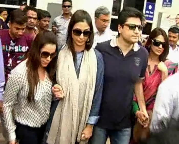 Tabu and Neelam join Sonali Bendre and Goldie Behl as they leave for the court.