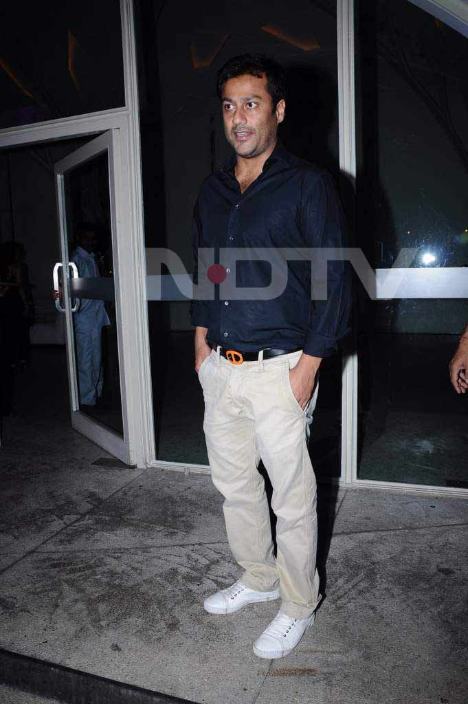 Abhishek Kapoor looks ready to ?rock on!!'