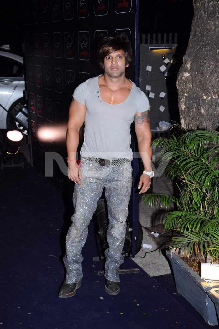 Whoa! What just happened? It's time Yash Birla broke down and hired a stylist.