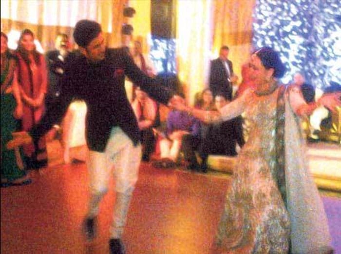 Ranbir, Karisma: Kapoor dance-off