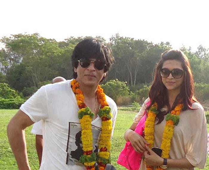 Blooming friendship: SRK, Deepika?