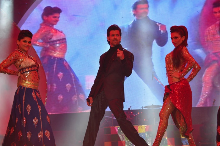 The Bollywood Effect at Saifai: Hrithik, Jacqueline, Lisa Dance