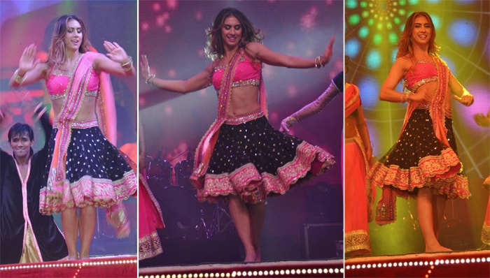 The Bollywood Effect at Saifai: Hrithik, Jacqueline, Lisa Dance