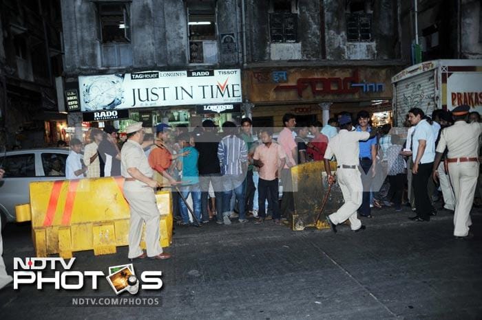 Tight securty was in place at the Colaba police station ahead of the actor's arrival. Scores of fans and onlookers were gathered outside to catch a glimpse of Saif and Kareena.