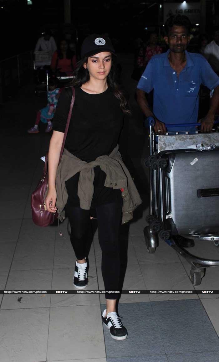 At the Airport: Kareena, Saif Return From London Holiday