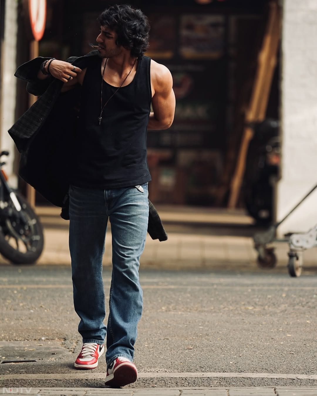 गौरतलब है कि अनीत पड्डा और अहान पांडे इन दिनों खूब चर्चा में हैं. सैयारा में उनकी कैमेस्ट्री को काफी पसंद किया गया