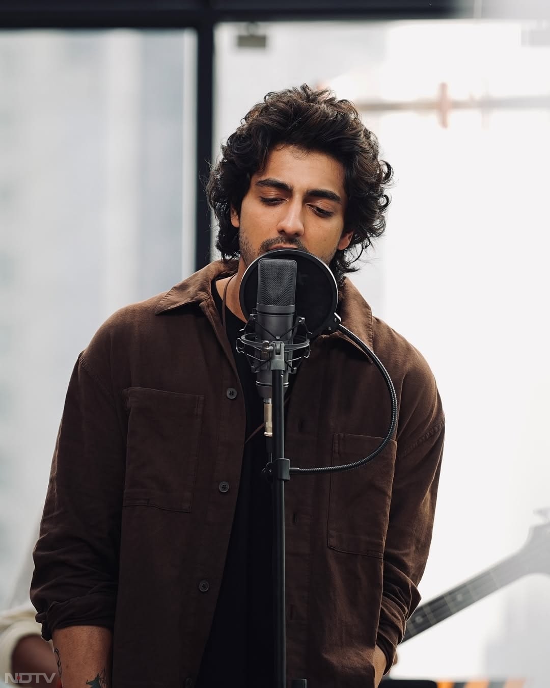 अवॉर्ड मिलने की अहान की पोस्ट पर सैयारा एक्ट्रेस अनीत पड्डा ने कमेंट करते हुए लिखा, पूरी दुनिया में बेस्ट मैन.