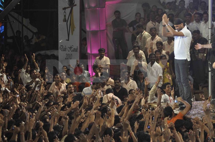 Salman, Karisma at dahi handi celebrations