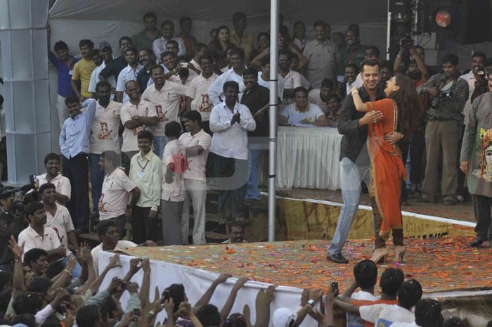 Salman, Karisma at dahi handi celebrations