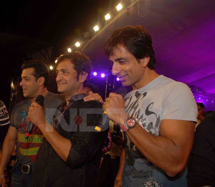 Salman, Karisma at dahi handi celebrations