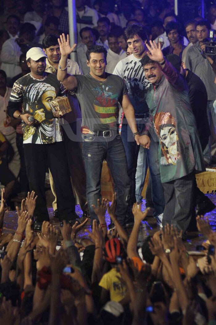 Salman, Karisma at dahi handi celebrations