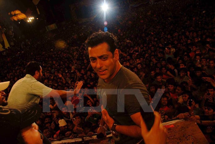 Salman, Karisma at dahi handi celebrations