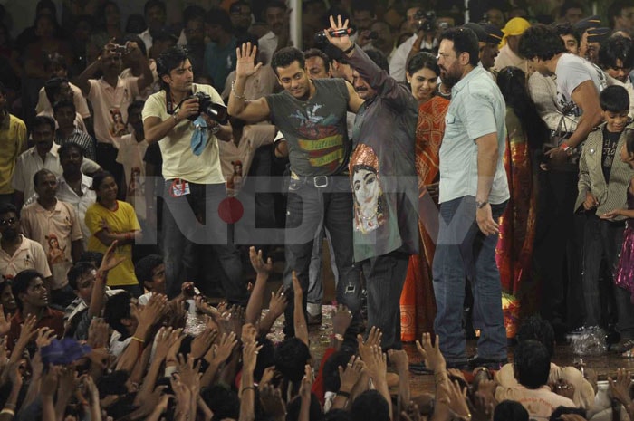 Salman, Karisma at dahi handi celebrations