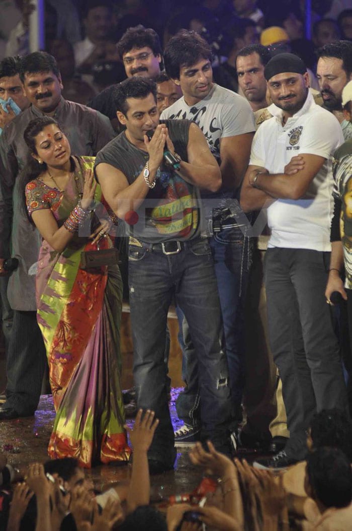 Salman, Karisma at dahi handi celebrations