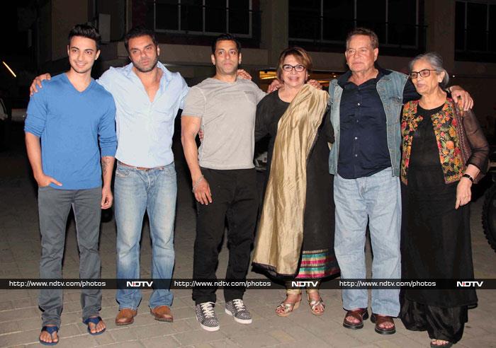 A Khan-Sized Birthday Party For Salman\'s Mother